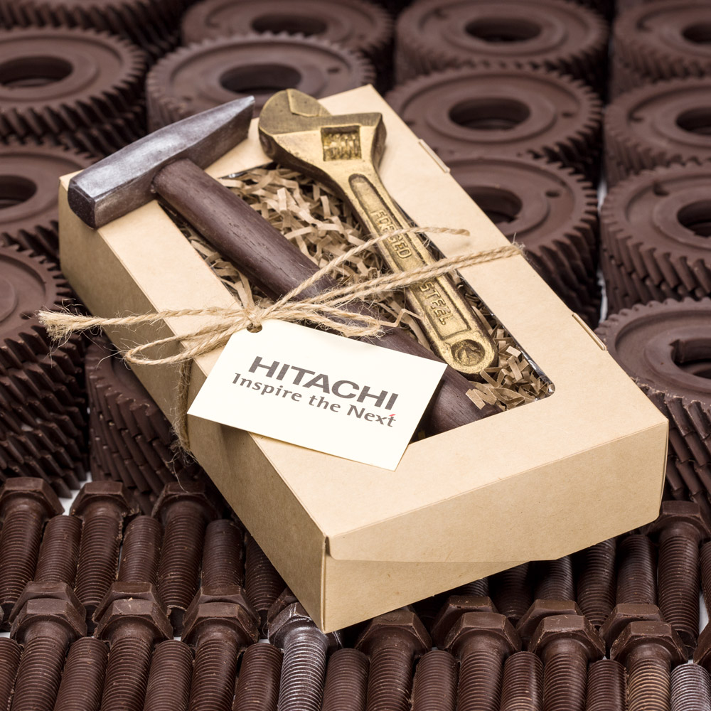 Купить шоколад в новосибирске. Подарки из шоколада для мужчин. Шоколадный подарок для мужчины. Шоколадные инструменты. Набор шоколада для мужчин.